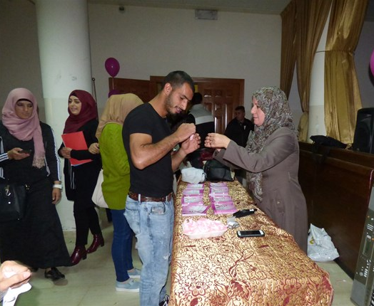 محاضرة توعوية حول الأمراض الخبيثة وسرطان الثدية في كلية الأمة
